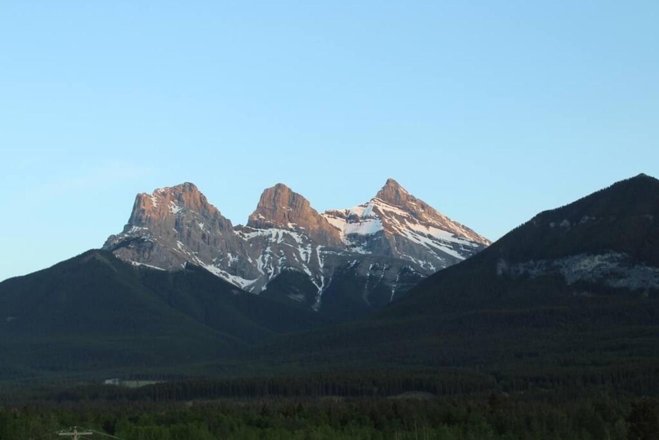 Spacious Penthouse Suite-King Beds-Pool & Hot Tub Canmore Exterior photo