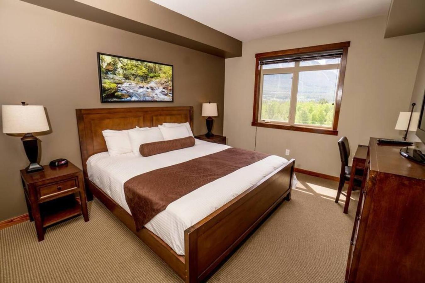 Spacious Penthouse Suite-King Beds-Pool & Hot Tub Canmore Exterior photo